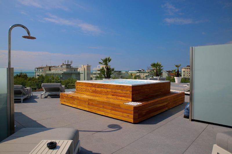 Monaco Suites Hotel لينانو سابيادورو المظهر الخارجي الصورة