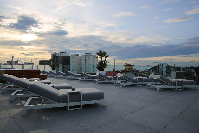 Monaco Suites Hotel لينانو سابيادورو المظهر الخارجي الصورة