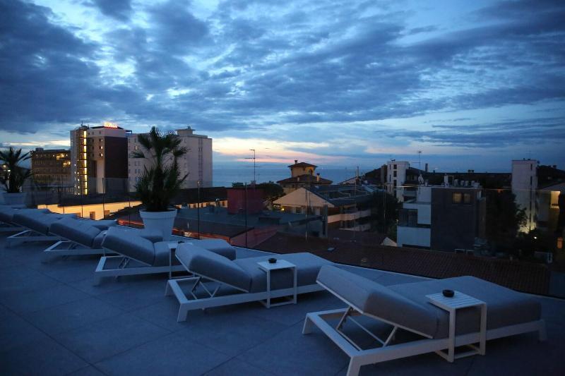 Monaco Suites Hotel لينانو سابيادورو المظهر الخارجي الصورة