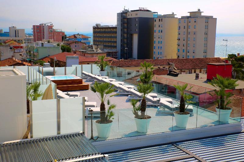 Monaco Suites Hotel لينانو سابيادورو المظهر الخارجي الصورة