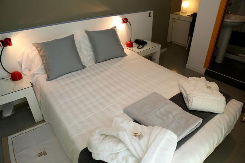 Monaco Suites Hotel لينانو سابيادورو المظهر الخارجي الصورة