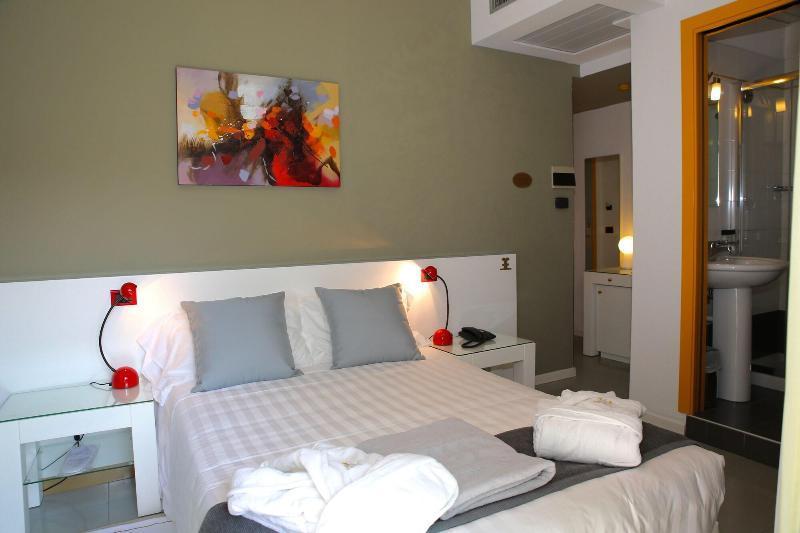 Monaco Suites Hotel لينانو سابيادورو المظهر الخارجي الصورة