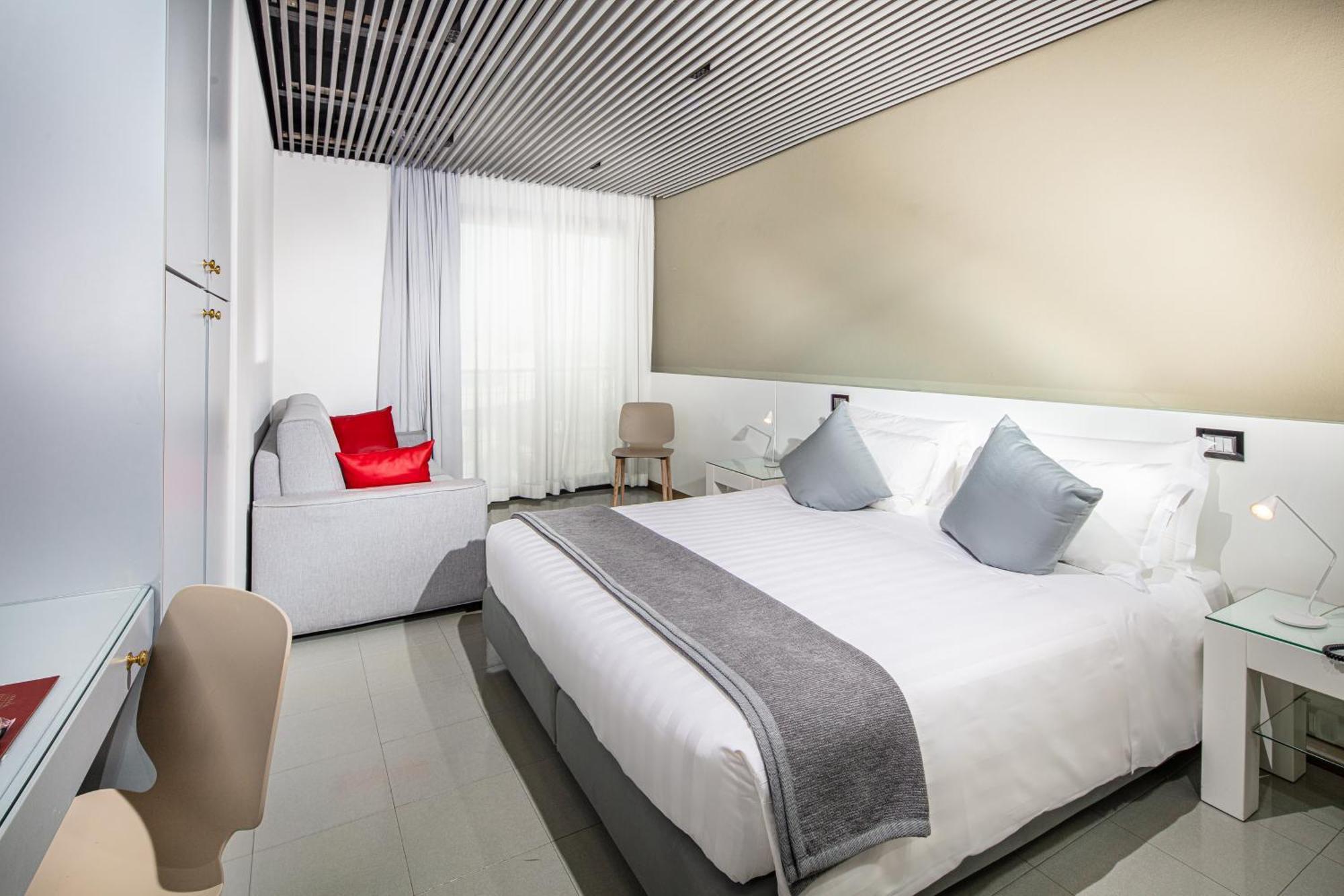 Monaco Suites Hotel لينانو سابيادورو المظهر الخارجي الصورة