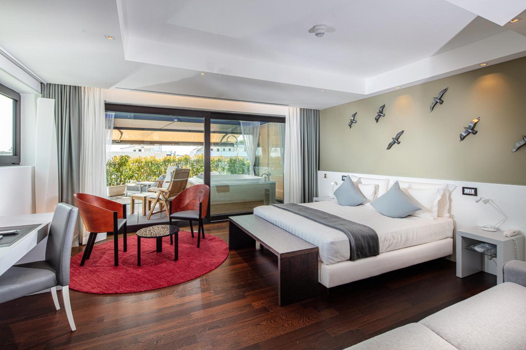 Monaco Suites Hotel لينانو سابيادورو المظهر الخارجي الصورة